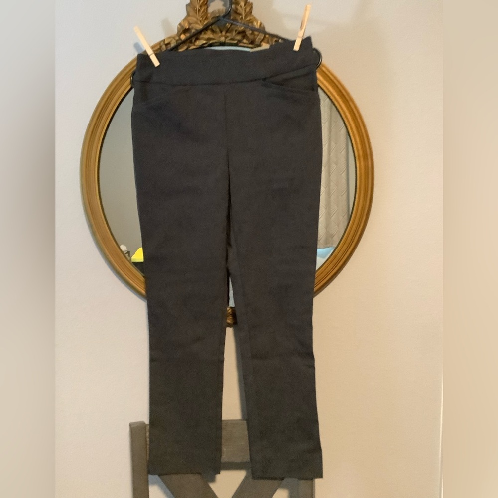 Chico’s Grey Ankle pant